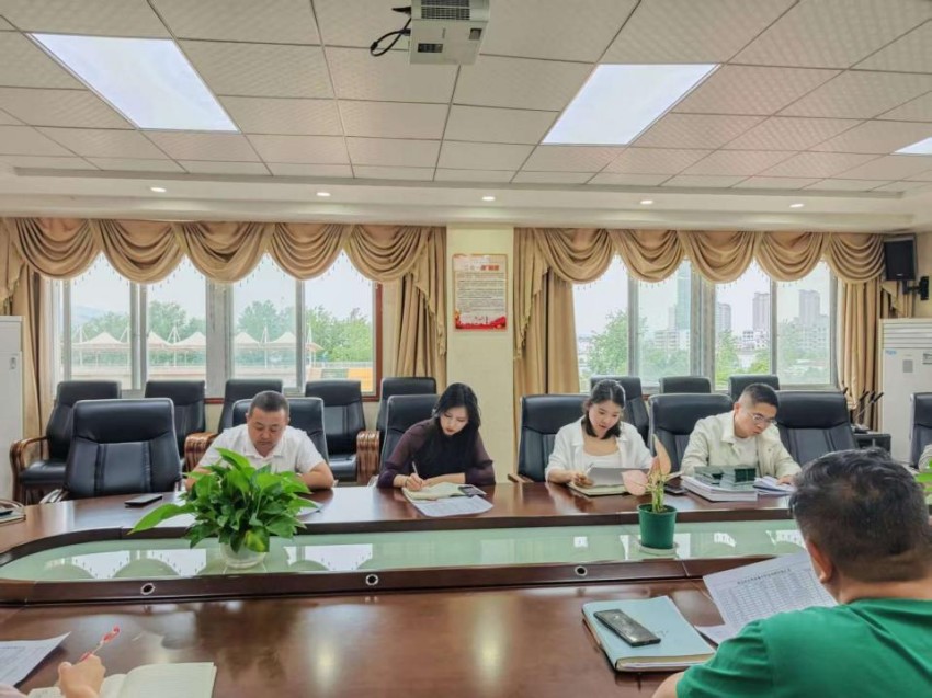 重分工 明方向 凝聚共识促发展——我校召开第五次月考分析会暨职教周推进会议
